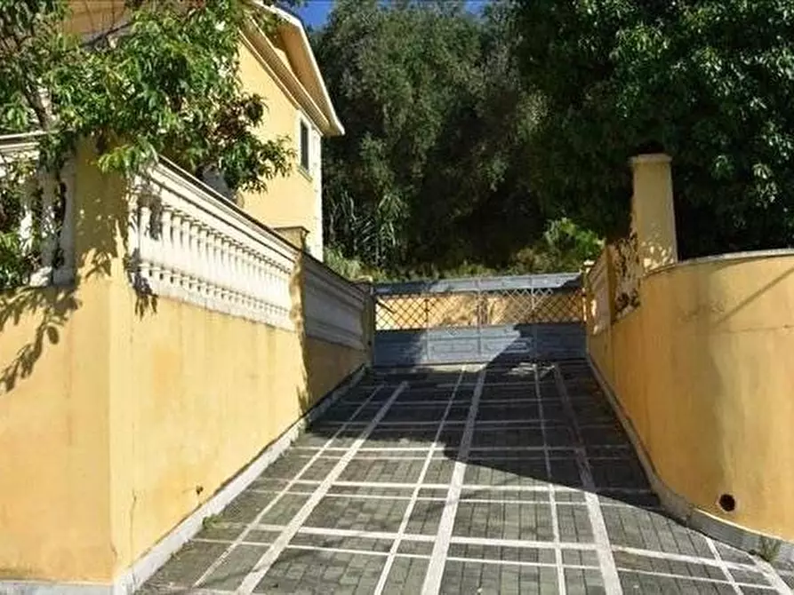 Immagine 2 di Villetta a schiera in vendita  a Massa