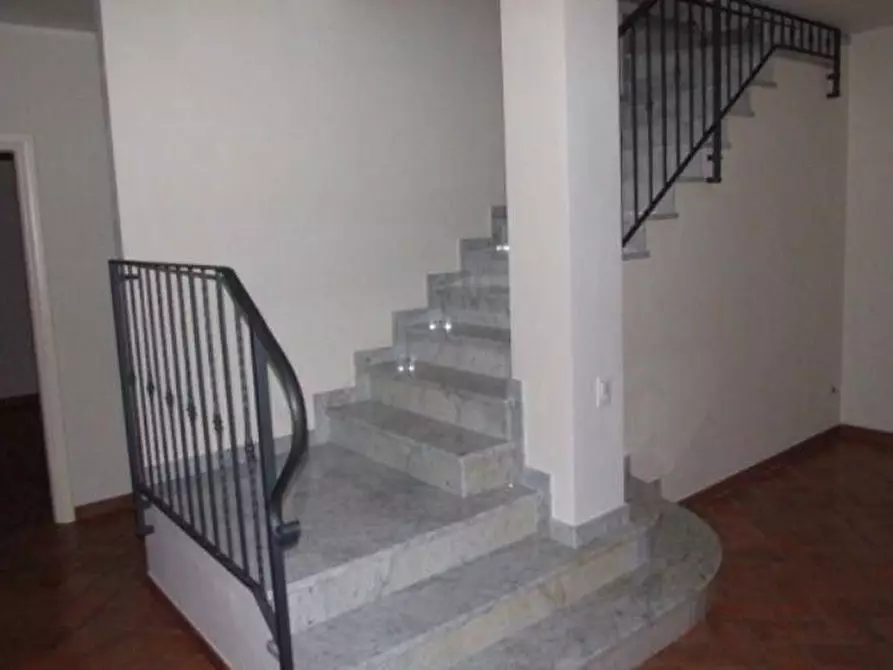 Immagine 8 di Villetta a schiera in vendita  a Massa