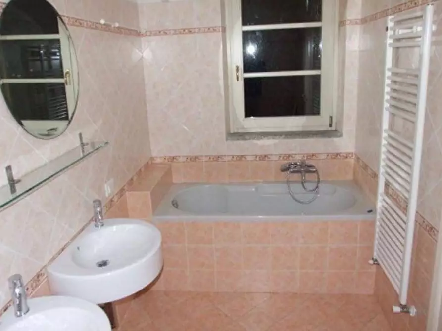 Immagine 10 di Villetta a schiera in vendita  a Massa