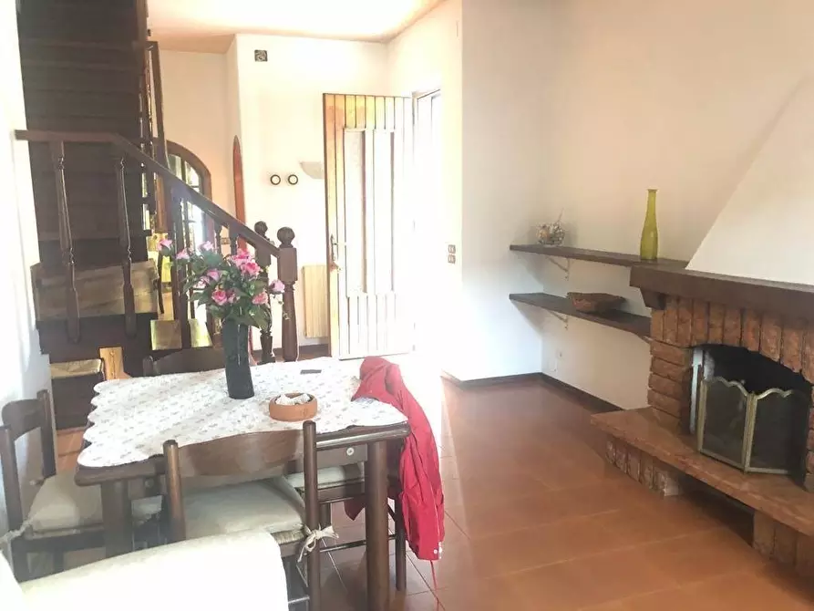 Immagine 1 di Villetta a schiera in vendita  a Montignoso