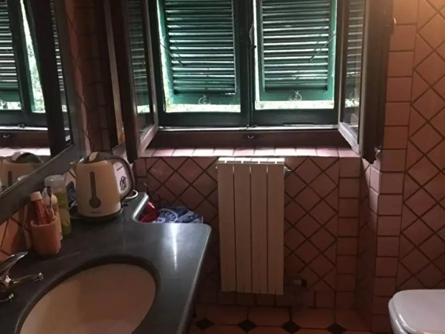 Immagine 20 di Villa in vendita  a Carrara