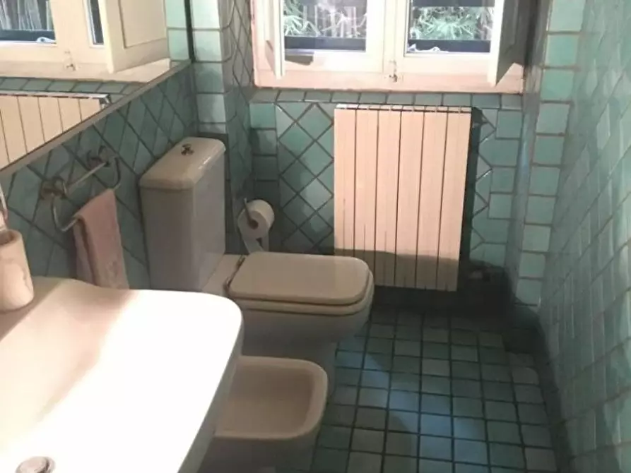 Immagine 6 di Villa in vendita  a Carrara