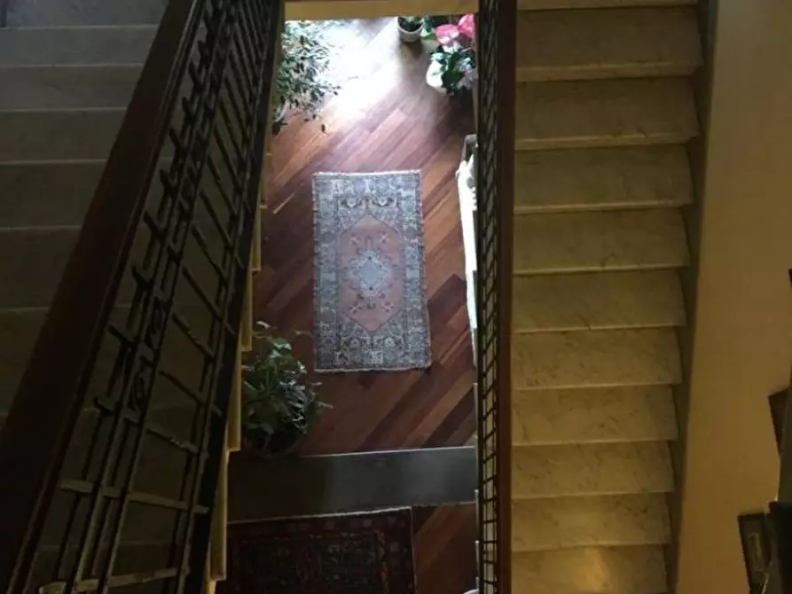 Immagine 7 di Villa in vendita  a Carrara