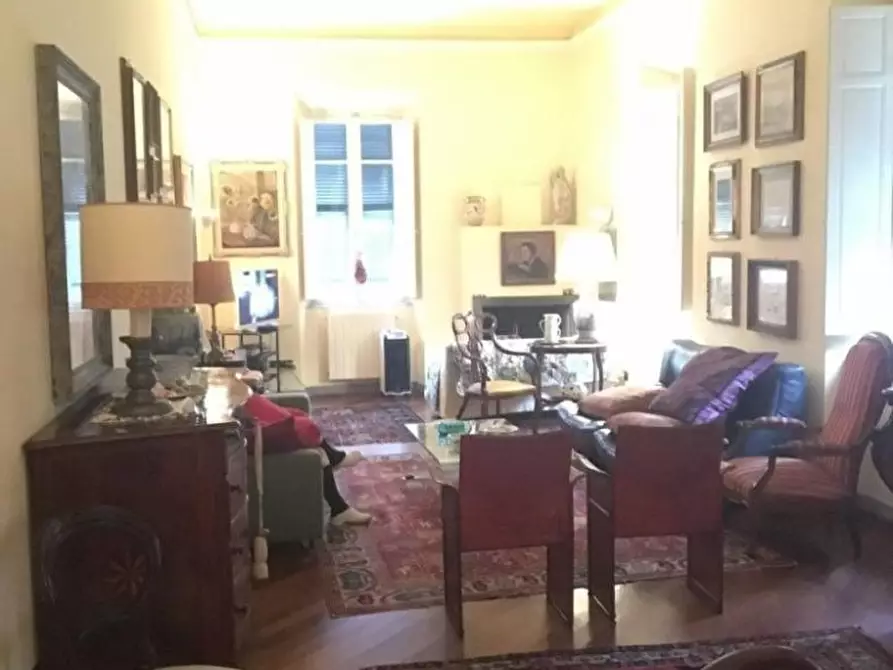 Immagine 2 di Villa in vendita  a Carrara