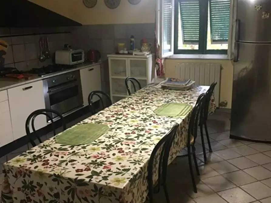 Immagine 4 di Villa in vendita  a Carrara
