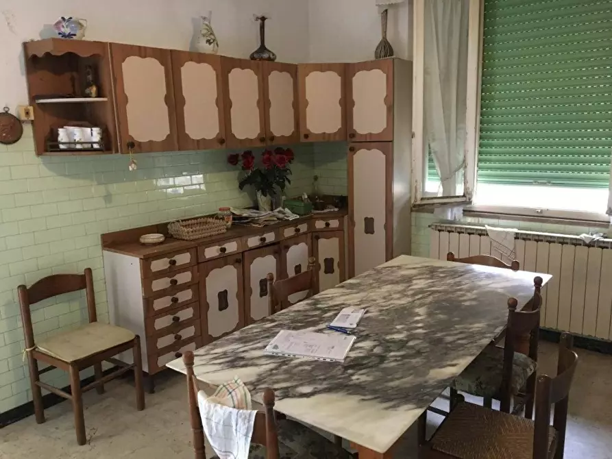 Immagine 2 di Casa indipendente in vendita  a Massa
