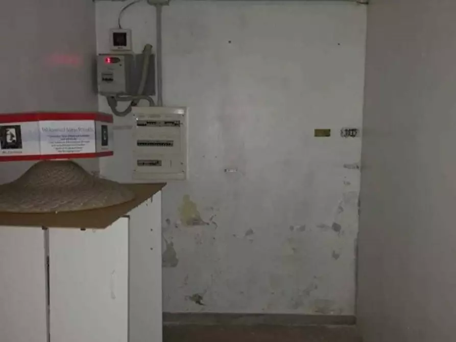 Immagine 9 di Negozio in affitto  a Seravezza