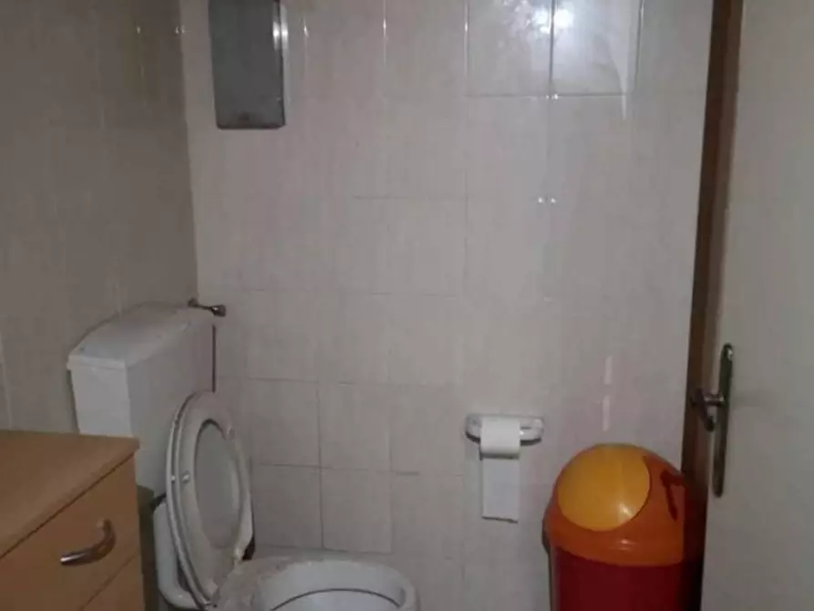 Immagine 13 di Negozio in affitto  a Seravezza