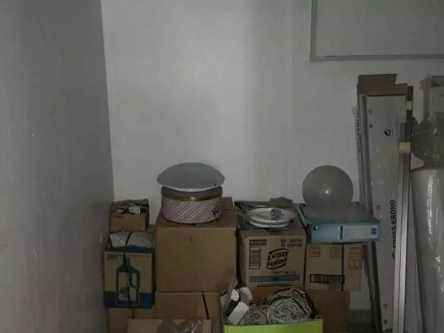 Immagine 10 di Negozio in affitto  a Seravezza