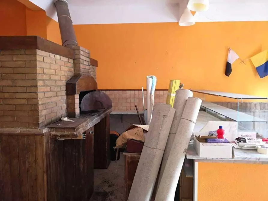 Immagine 2 di Negozio in affitto  a Seravezza
