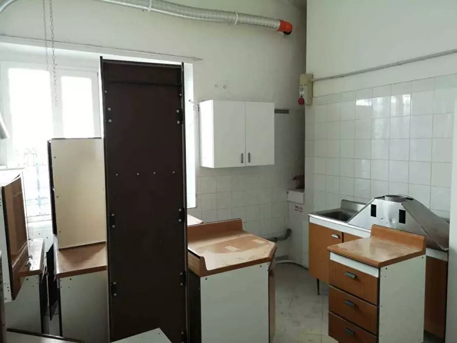 Immagine 5 di Negozio in affitto  a Seravezza