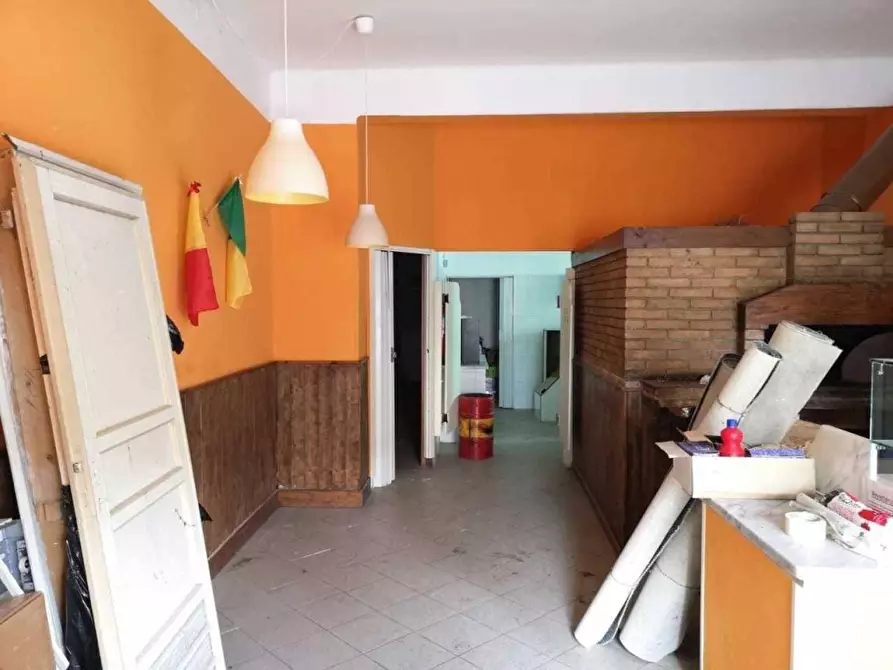 Immagine 4 di Negozio in affitto  a Seravezza