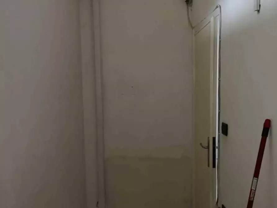 Immagine 6 di Negozio in vendita  a Pietrasanta