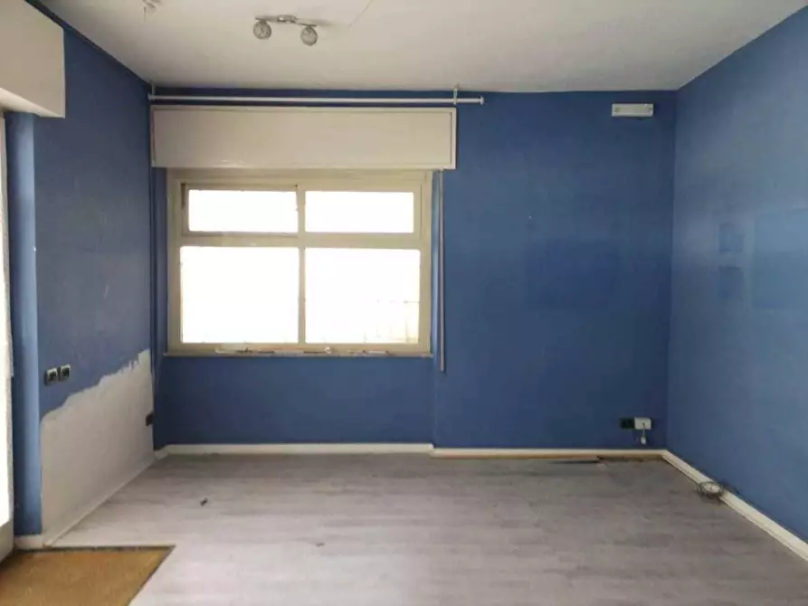 Immagine 3 di Negozio in vendita  a Pietrasanta