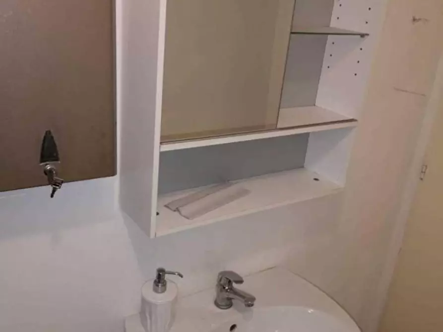 Immagine 5 di Negozio in vendita  a Pietrasanta