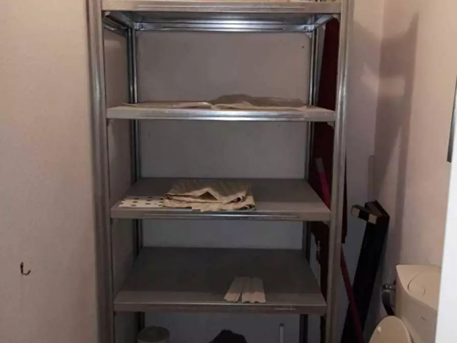 Immagine 7 di Negozio in vendita  a Pietrasanta