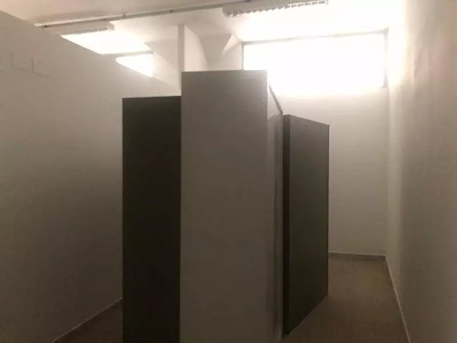 Immagine 19 di Ufficio in affitto  a Massa