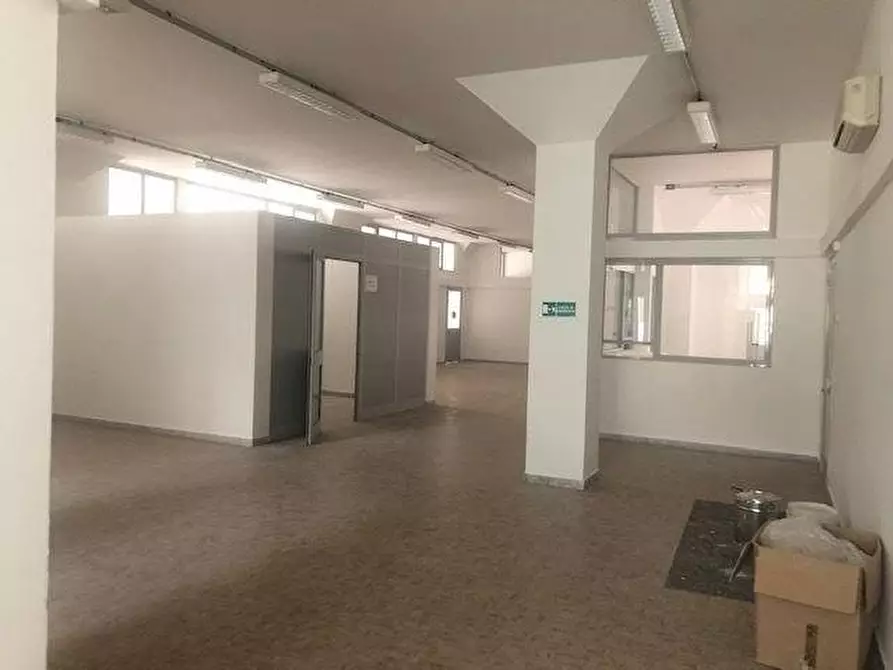 Immagine 6 di Ufficio in affitto  a Massa