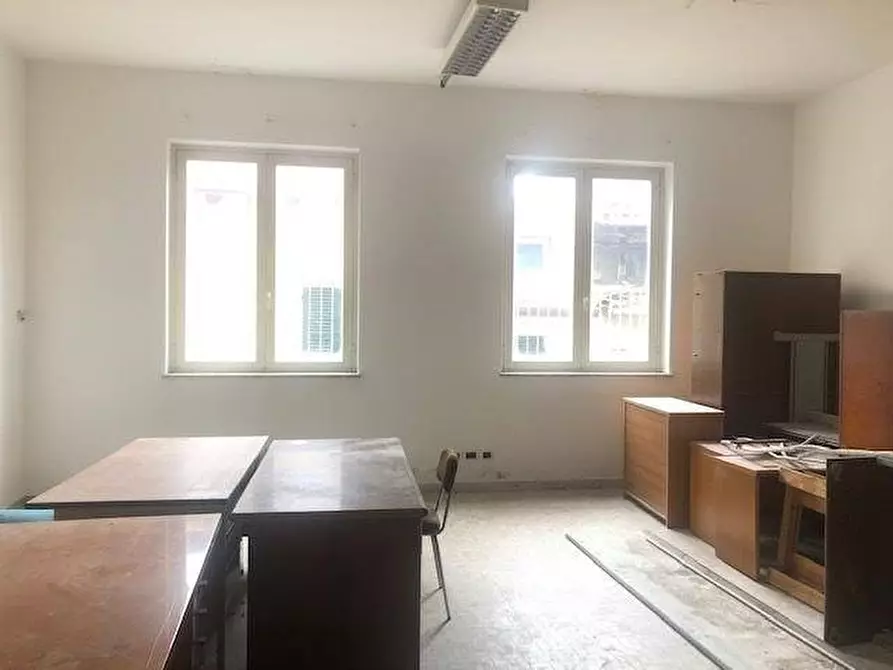 Immagine 20 di Ufficio in affitto  a Massa