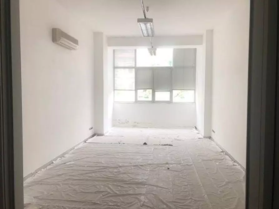 Immagine 2 di Ufficio in affitto  a Massa