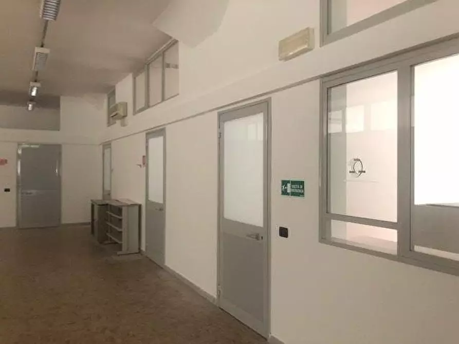 Immagine 14 di Ufficio in affitto  a Massa