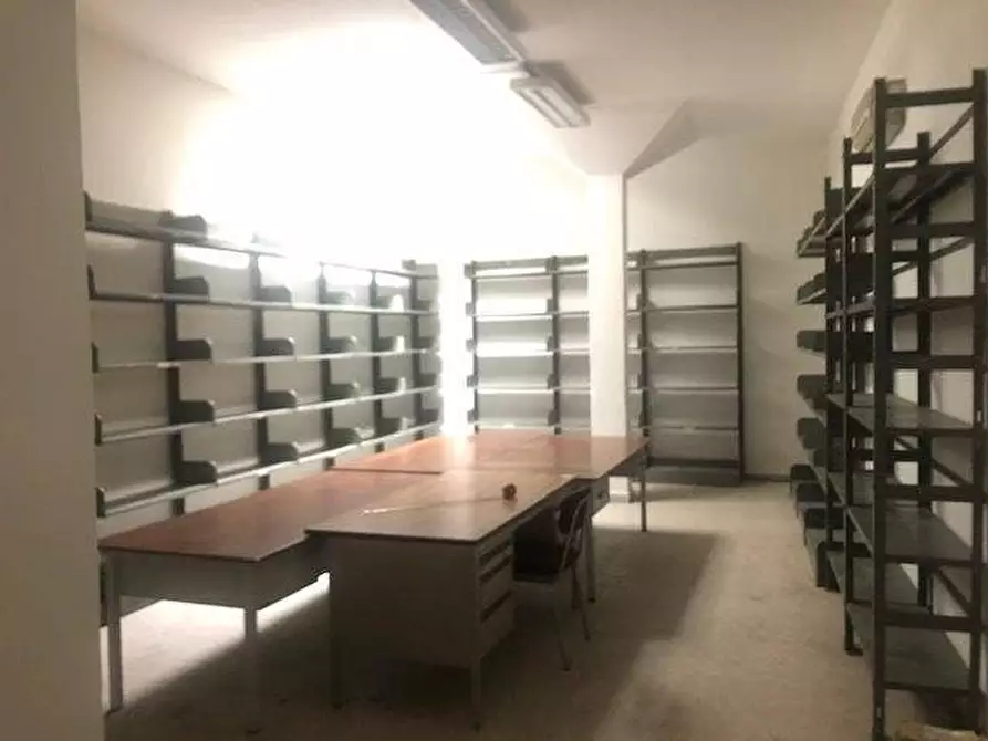 Immagine 18 di Ufficio in affitto  a Massa