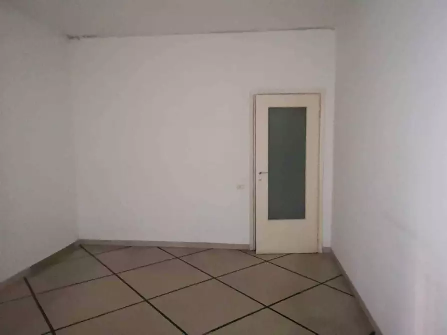 Immagine 2 di Appartamento in vendita  a Massa