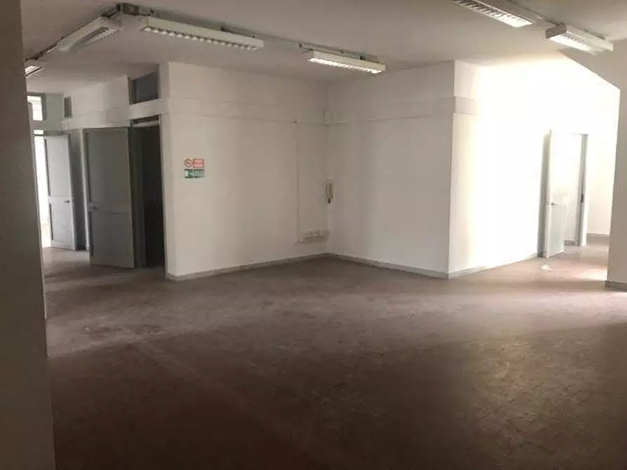 Immagine 2 di Ufficio in affitto  a Massa