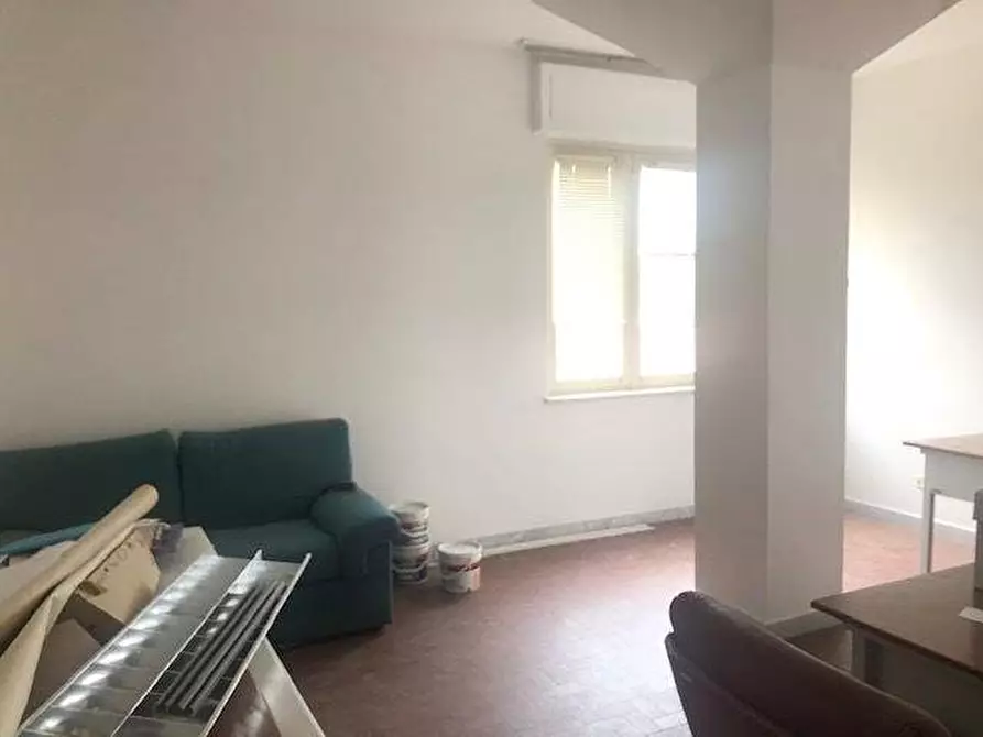 Immagine 8 di Ufficio in affitto  a Massa