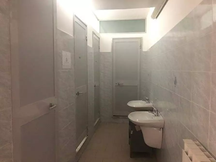 Immagine 3 di Ufficio in affitto  a Massa