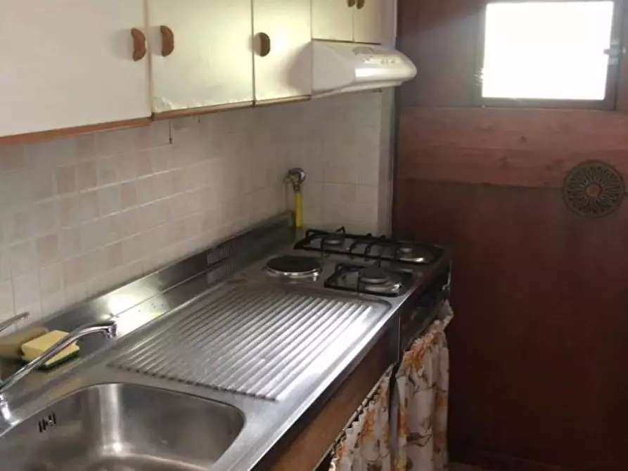 Immagine 18 di Villa in vendita  a Massa