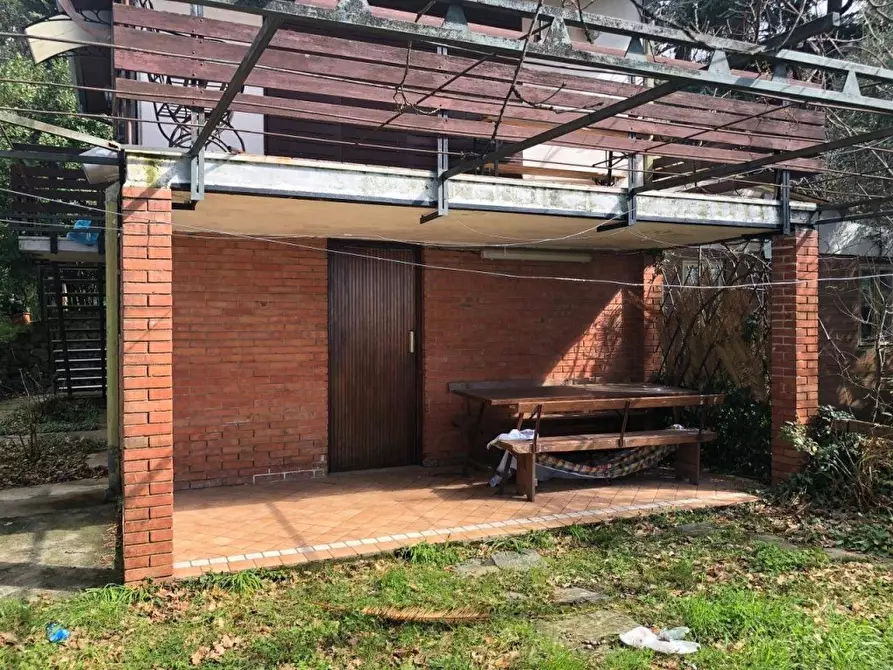 Immagine 3 di Villa in vendita  a Massa