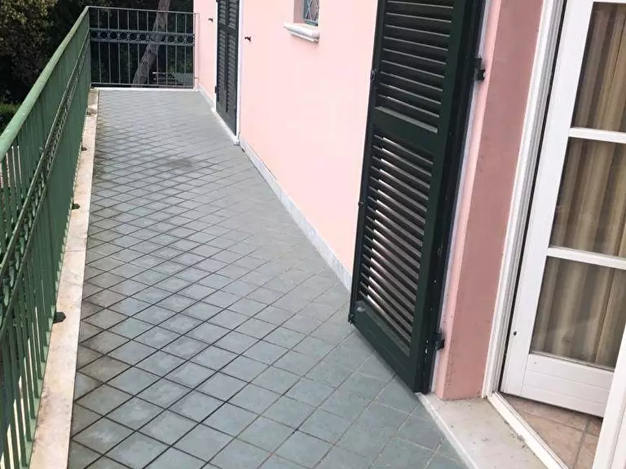 Immagine 11 di Mansarda in vendita  a Massa