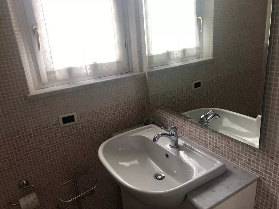 Immagine 14 di Mansarda in vendita  a Massa