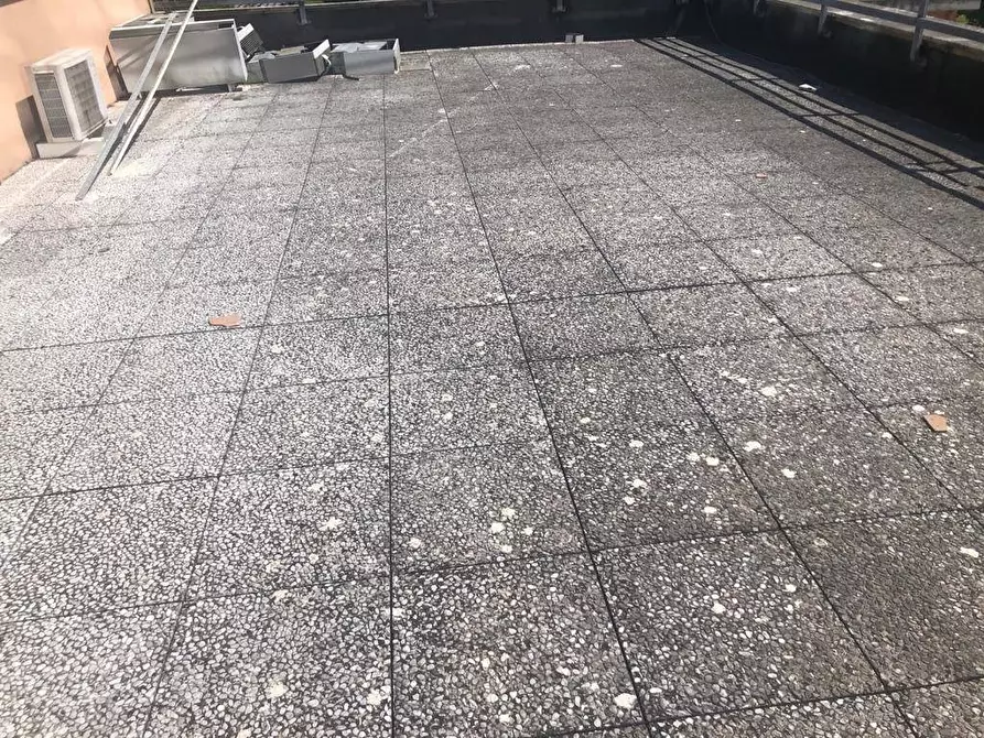 Immagine 12 di Ufficio in affitto  a Carrara