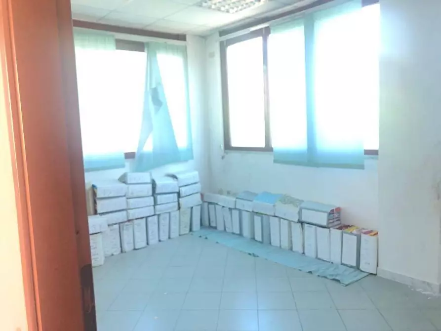 Immagine 6 di Ufficio in affitto  a Carrara