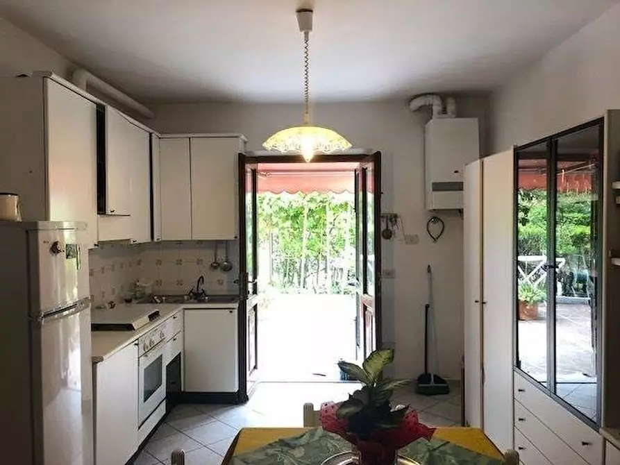 Immagine 3 di Casa indipendente in vendita  a Massa