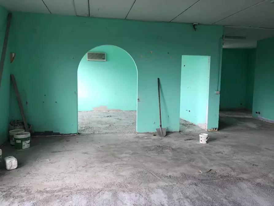 Immagine 4 di Capannone industriale in affitto  a Massa