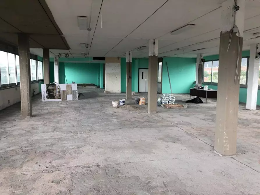 Immagine 17 di Capannone industriale in affitto  a Massa