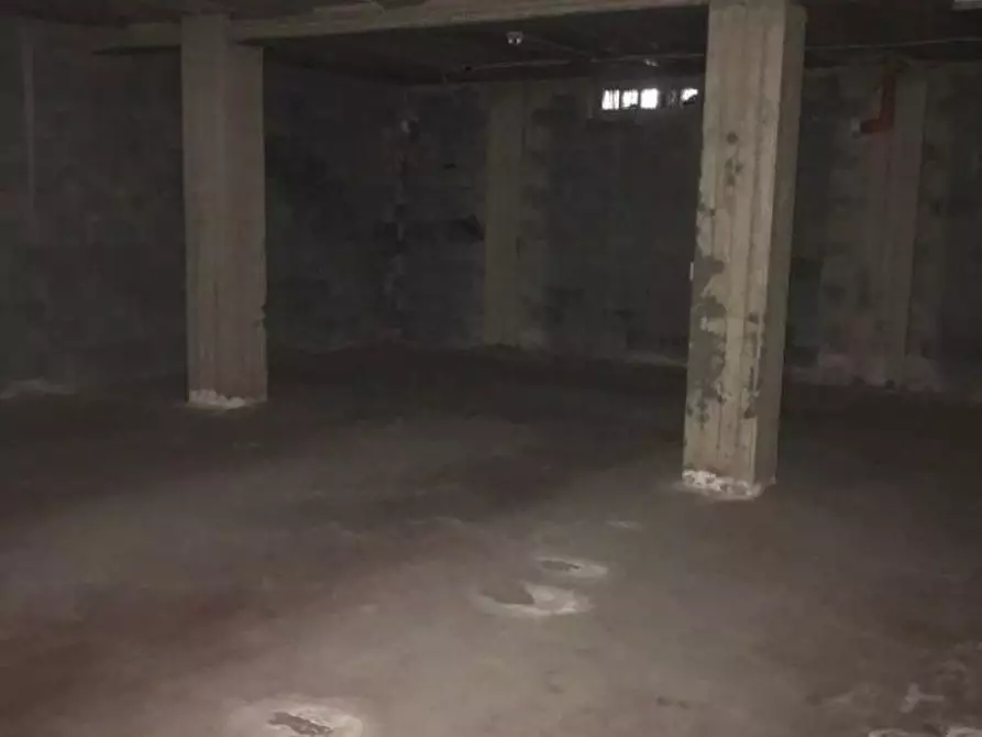 Immagine 14 di Capannone industriale in affitto  a Massa