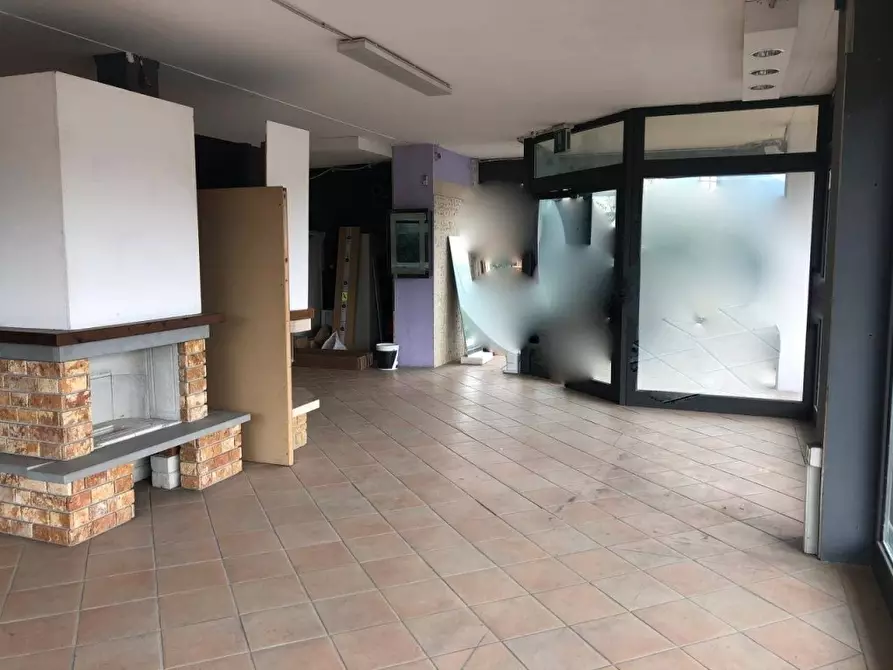 Immagine 14 di Attività artigianale in affitto  a Massa