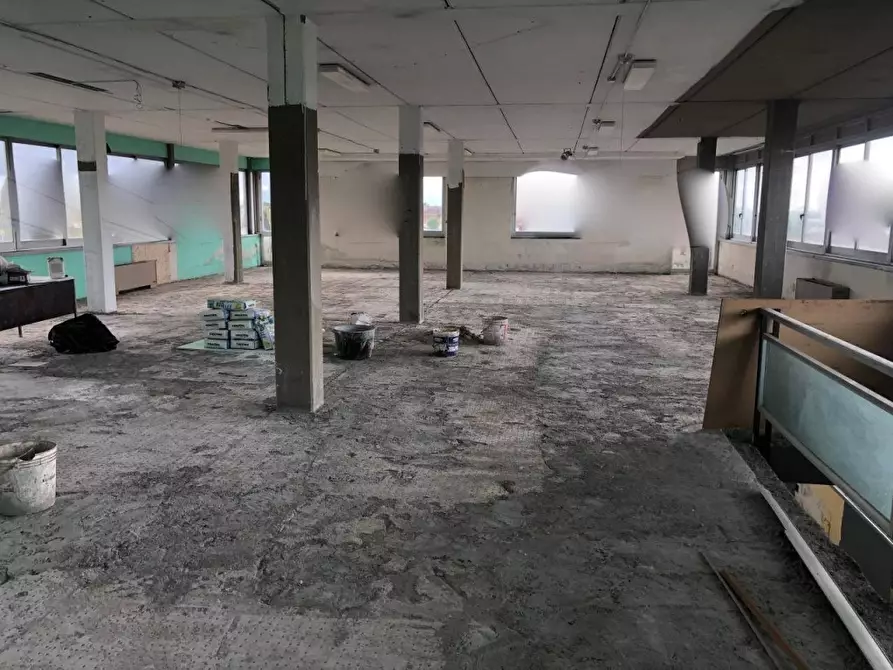 Immagine 8 di Attività artigianale in affitto  a Massa