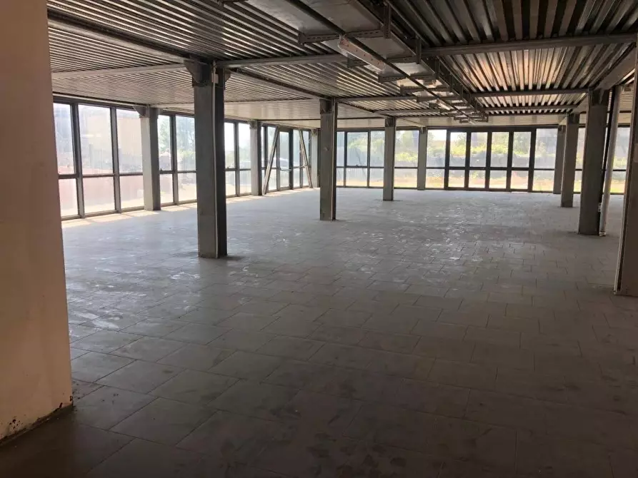 Immagine 8 di Attività artigianale in affitto  a Massa