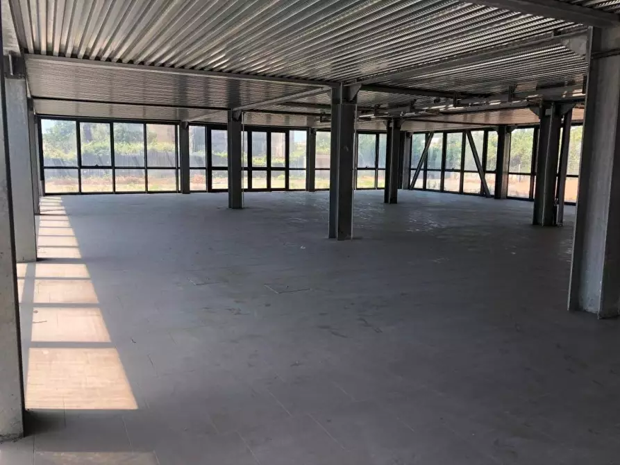 Immagine 7 di Attività artigianale in affitto  a Massa