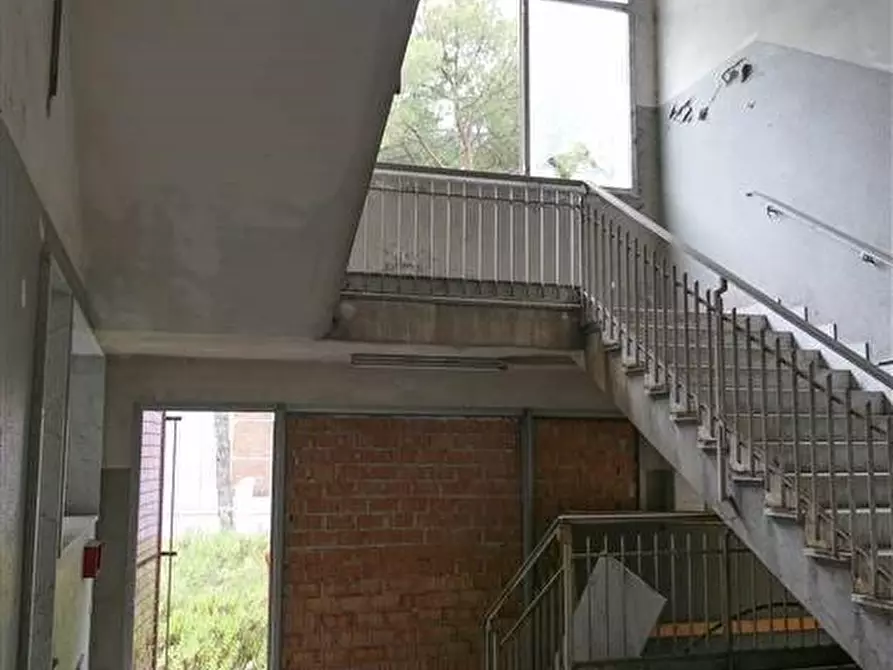 Immagine 6 di Palazzo in vendita  a Massa