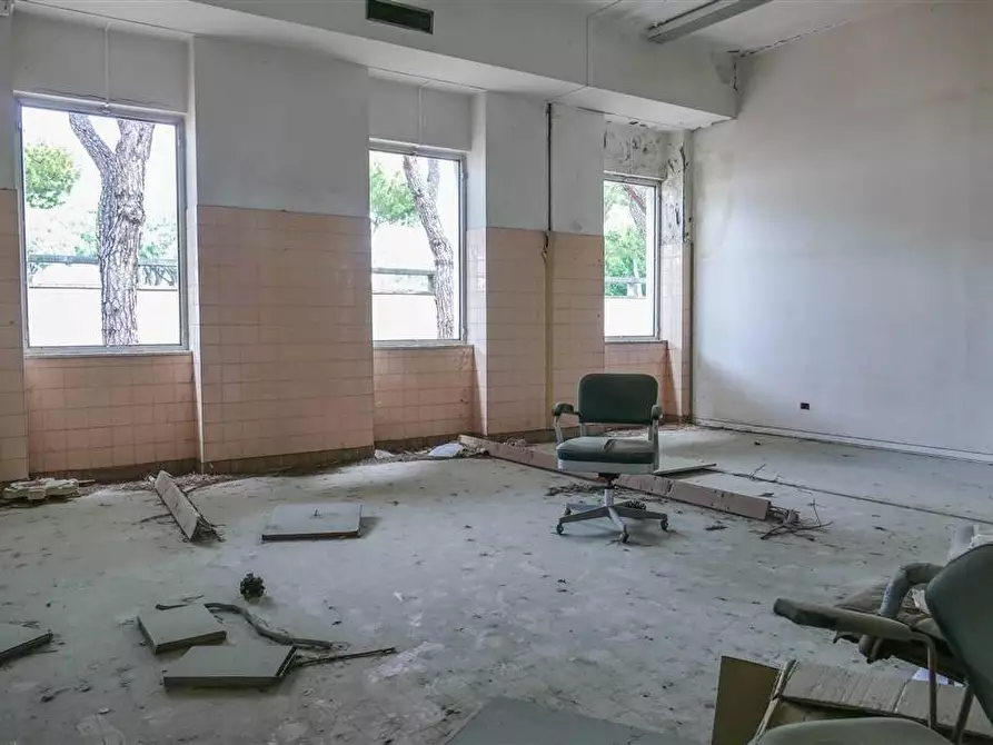 Immagine 7 di Palazzo in vendita  a Massa