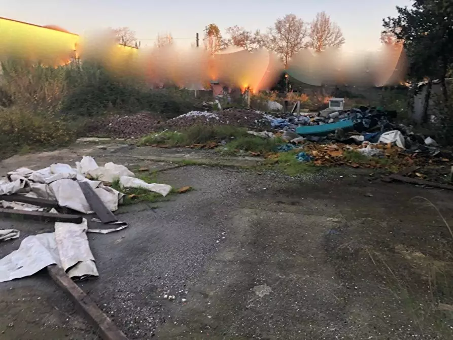 Immagine 5 di Capannone industriale in affitto  a Carrara