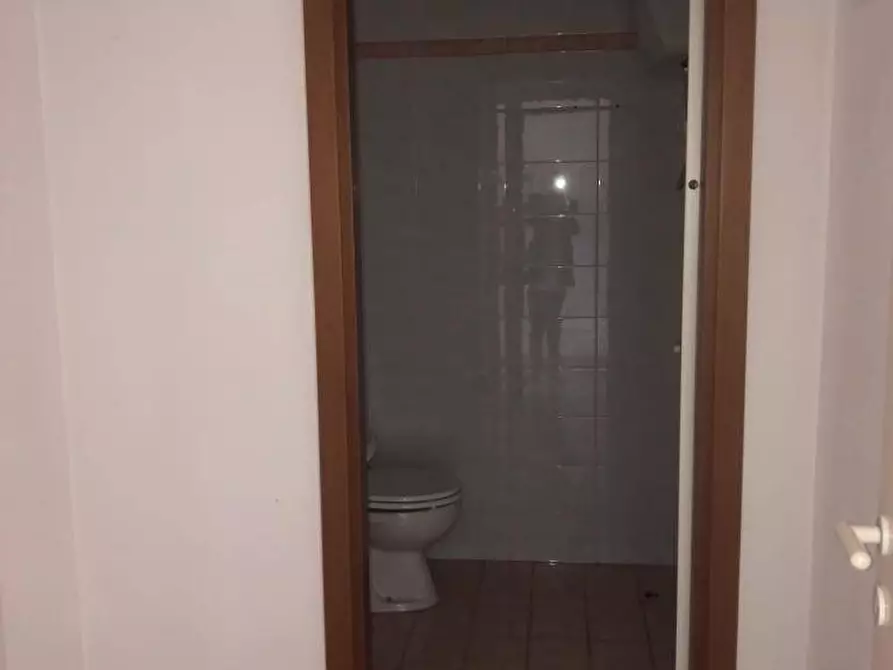 Immagine 8 di Ufficio in affitto  a Massa