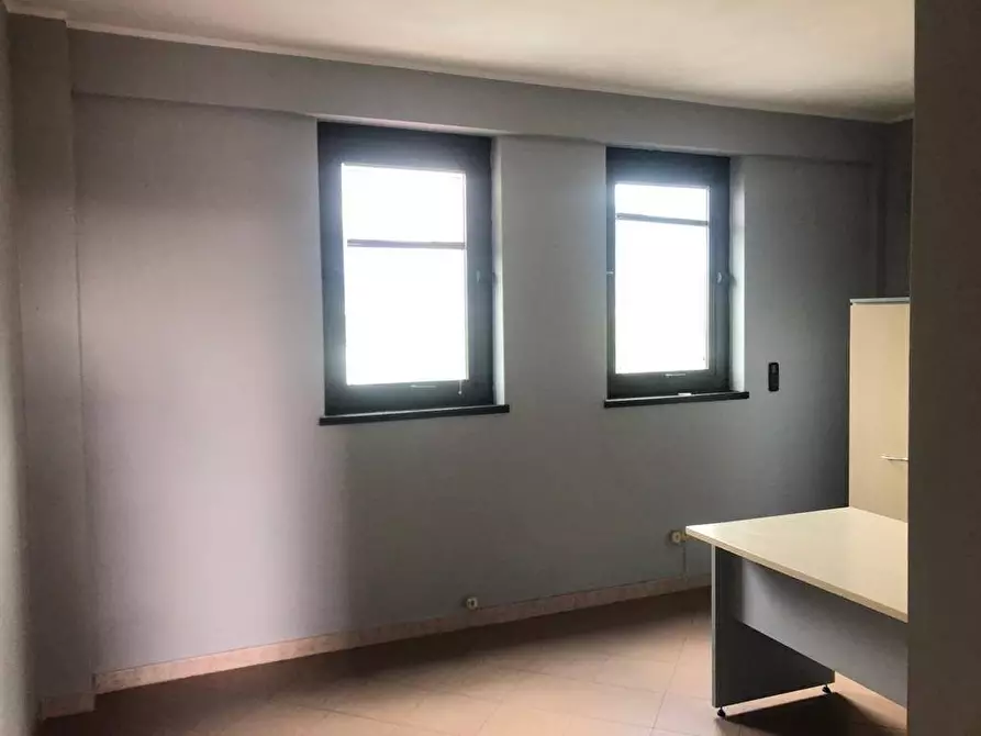 Immagine 2 di Ufficio in affitto  a Massa