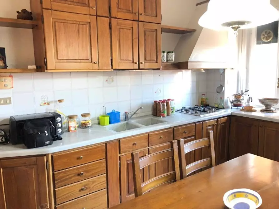 Immagine 3 di Appartamento in vendita  a Massa